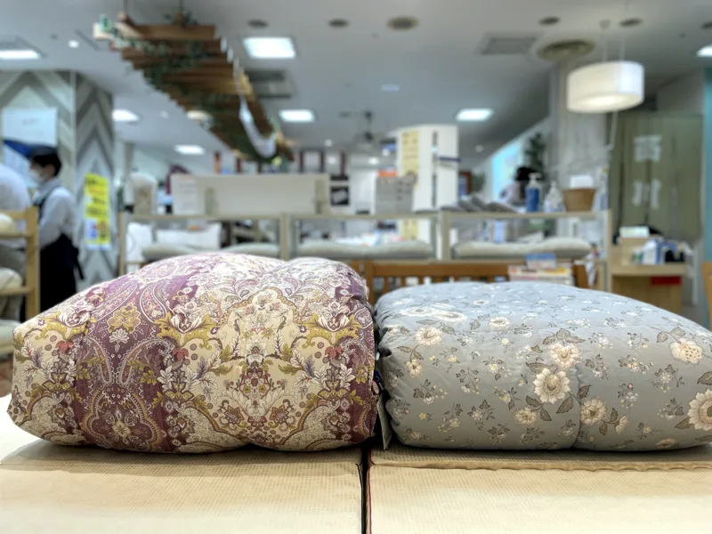 同じスペックの新品の羽毛ふとんと、25年使用した羽毛ふとんの比較